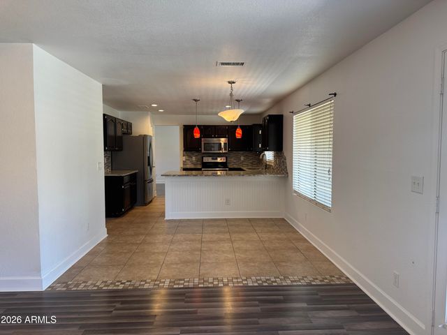 3927 E LAVENDER Lane, Phoenix, AZ 85044