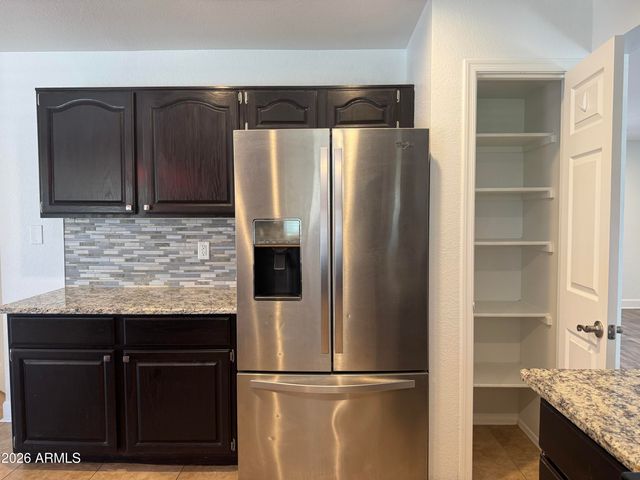 3927 E LAVENDER Lane, Phoenix, AZ 85044