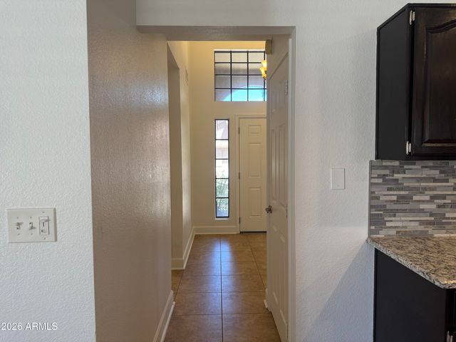 3927 E LAVENDER Lane, Phoenix, AZ 85044