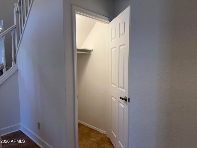 3927 E LAVENDER Lane, Phoenix, AZ 85044