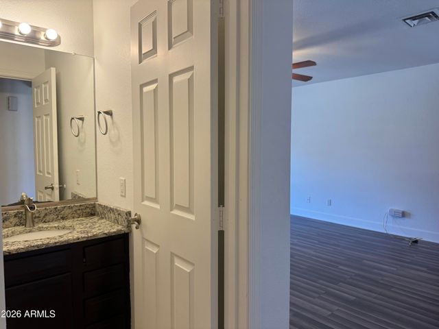 3927 E LAVENDER Lane, Phoenix, AZ 85044