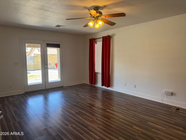 3927 E LAVENDER Lane, Phoenix, AZ 85044