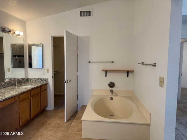 3927 E LAVENDER Lane, Phoenix, AZ 85044