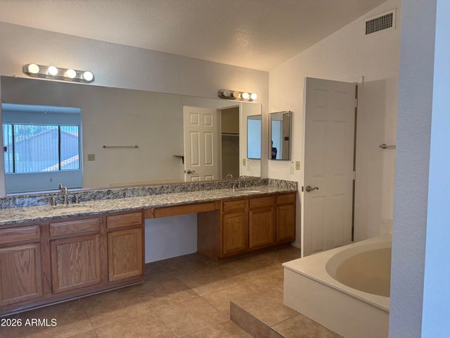 3927 E LAVENDER Lane, Phoenix, AZ 85044