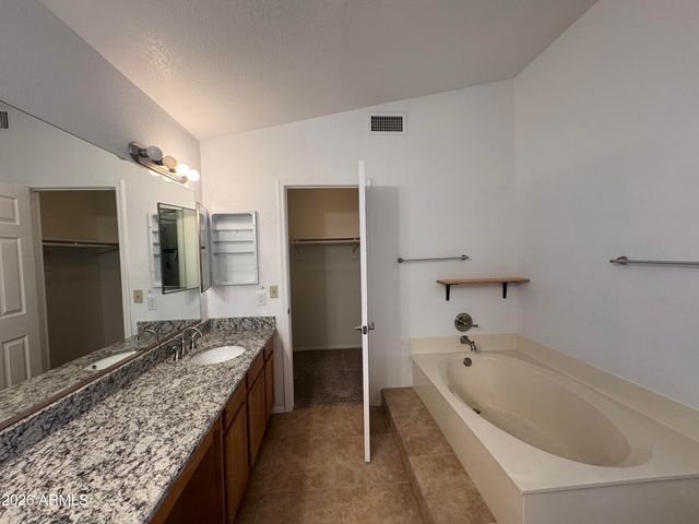 3927 E LAVENDER Lane, Phoenix, AZ 85044