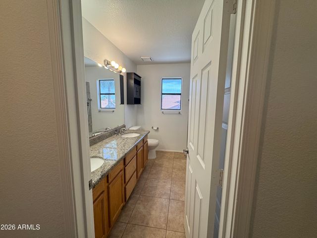 3927 E LAVENDER Lane, Phoenix, AZ 85044