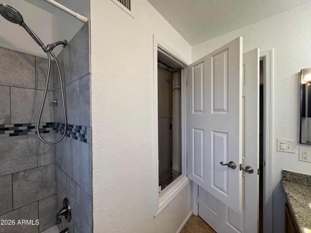 3927 E LAVENDER Lane, Phoenix, AZ 85044