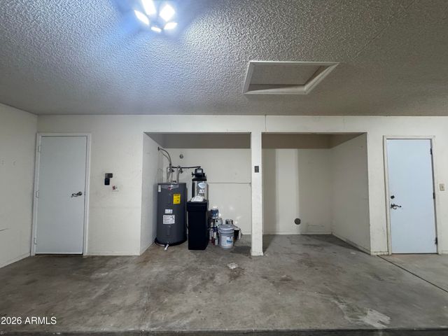 3927 E LAVENDER Lane, Phoenix, AZ 85044