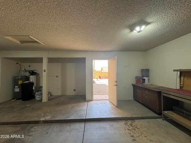 3927 E LAVENDER Lane, Phoenix, AZ 85044