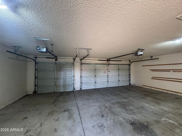 3927 E LAVENDER Lane, Phoenix, AZ 85044