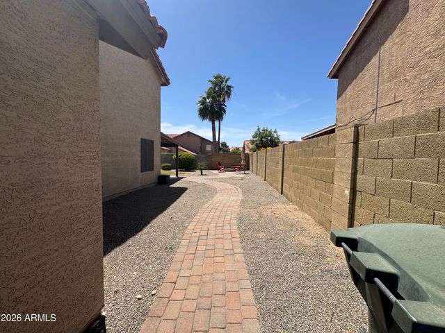 3927 E LAVENDER Lane, Phoenix, AZ 85044