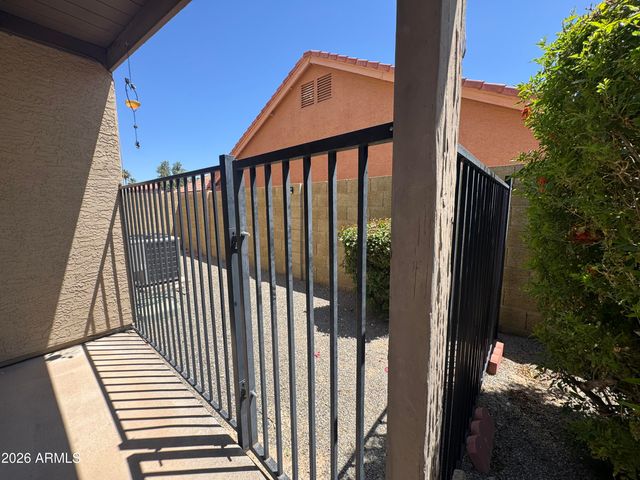 3927 E LAVENDER Lane, Phoenix, AZ 85044