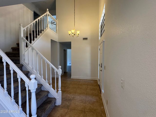 3927 E LAVENDER Lane, Phoenix, AZ 85044