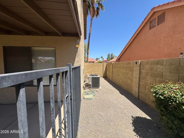 3927 E LAVENDER Lane, Phoenix, AZ 85044