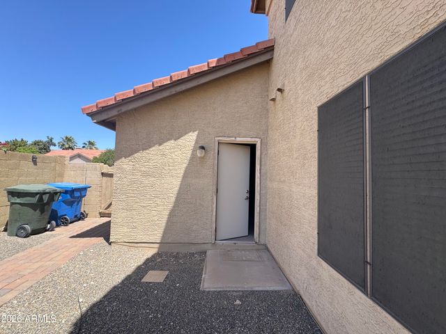 3927 E LAVENDER Lane, Phoenix, AZ 85044