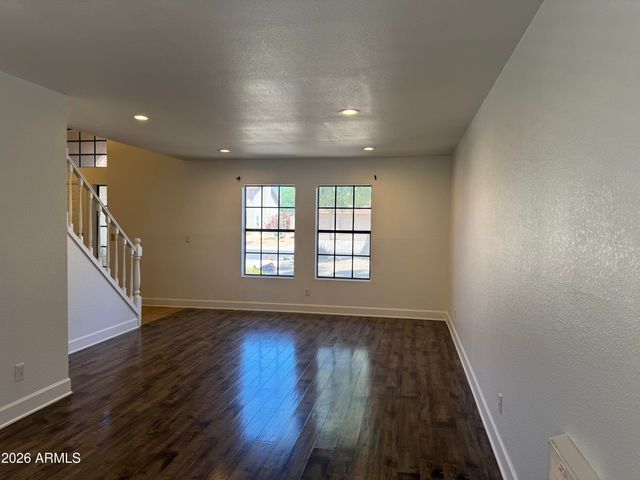 3927 E LAVENDER Lane, Phoenix, AZ 85044