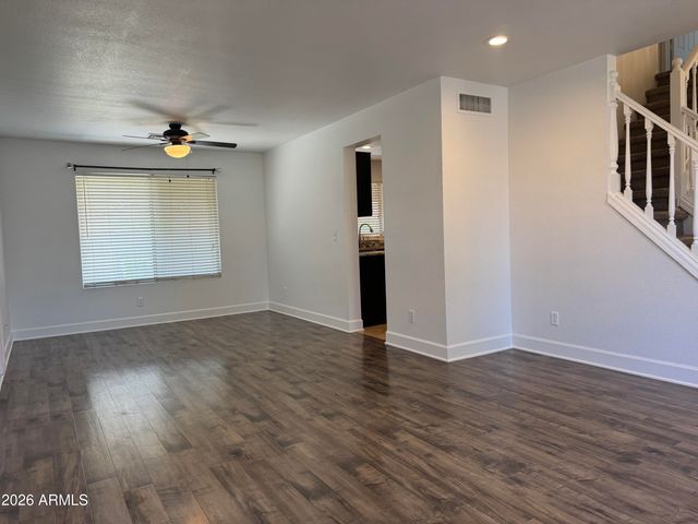 3927 E LAVENDER Lane, Phoenix, AZ 85044