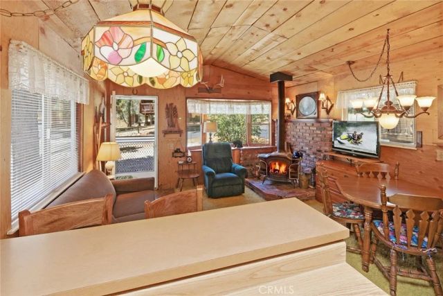 513 Cedar Ln, Sugarloaf, CA 92386
