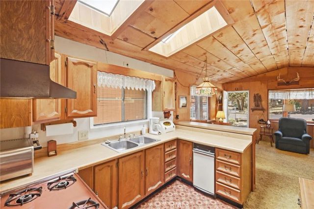 513 Cedar Ln, Sugarloaf, CA 92386