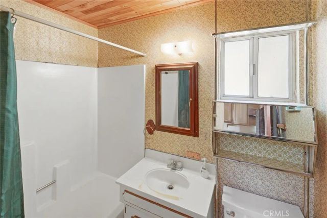 513 Cedar Ln, Sugarloaf, CA 92386