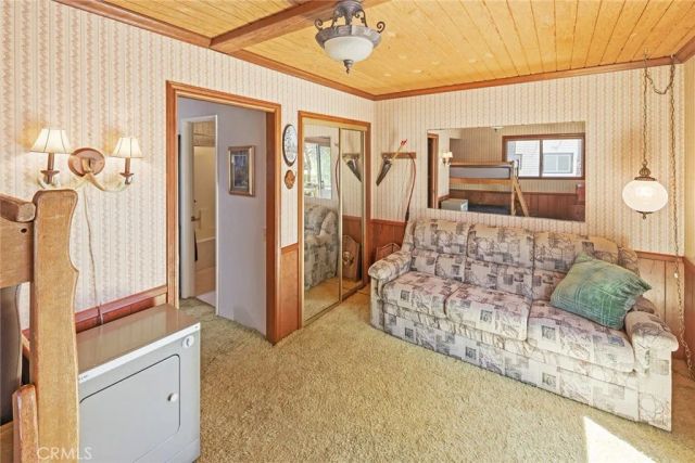 513 Cedar Ln, Sugarloaf, CA 92386
