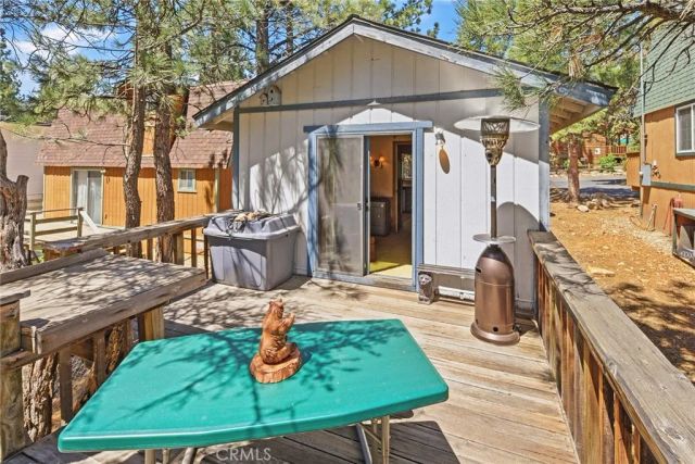 513 Cedar Ln, Sugarloaf, CA 92386