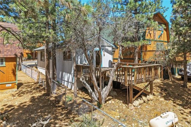 513 Cedar Ln, Sugarloaf, CA 92386