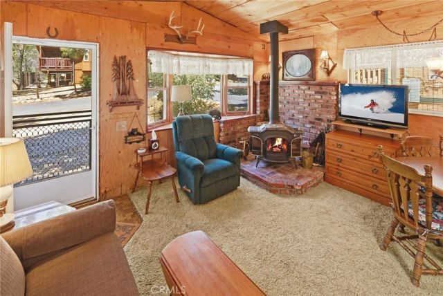 513 Cedar Ln, Sugarloaf, CA 92386