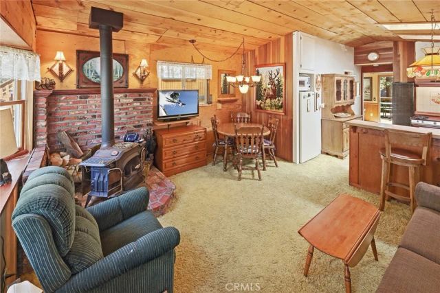 513 Cedar Ln, Sugarloaf, CA 92386