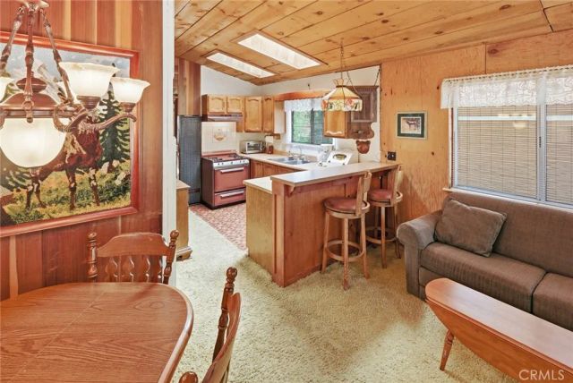 513 Cedar Ln, Sugarloaf, CA 92386