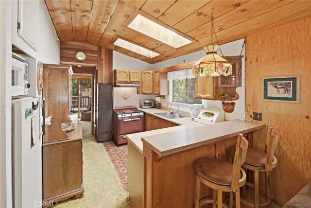 513 Cedar Ln, Sugarloaf, CA 92386