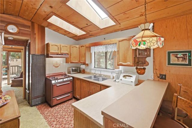 513 Cedar Ln, Sugarloaf, CA 92386