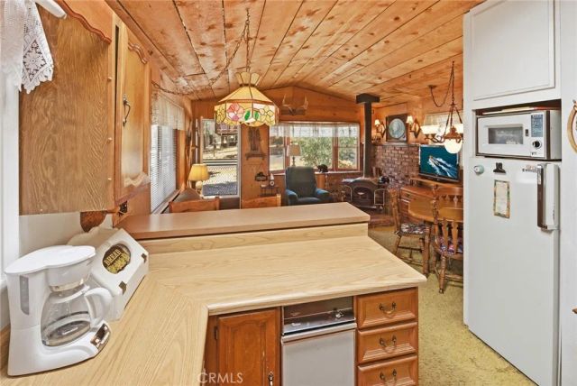 513 Cedar Ln, Sugarloaf, CA 92386