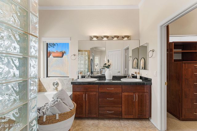 10318 E Tierra Buena Lane, Scottsdale, AZ 85255