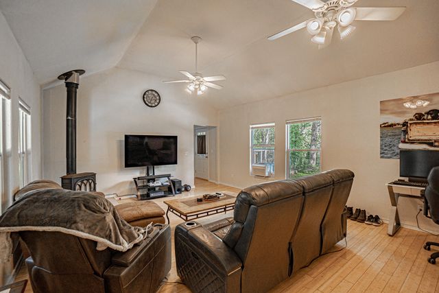 1724 Foots Creek R Fork Road, Gold Hill, OR 97525