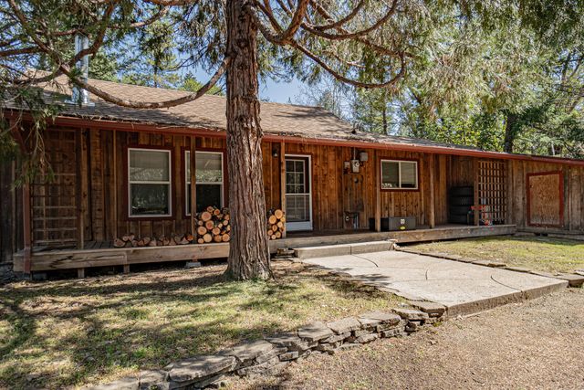 1724 Foots Creek R Fork Road, Gold Hill, OR 97525