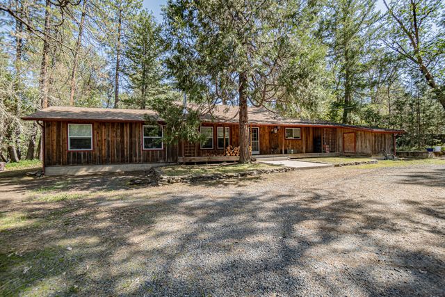 1724 Foots Creek R Fork Road, Gold Hill, OR 97525