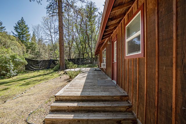 1724 Foots Creek R Fork Road, Gold Hill, OR 97525