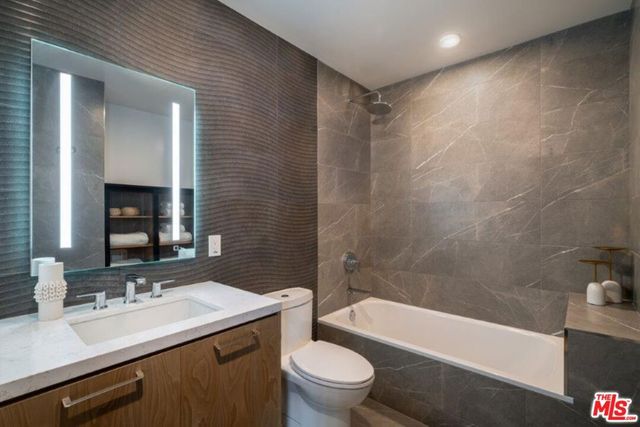 400 S Broadway 809, Los Angeles, CA 90013