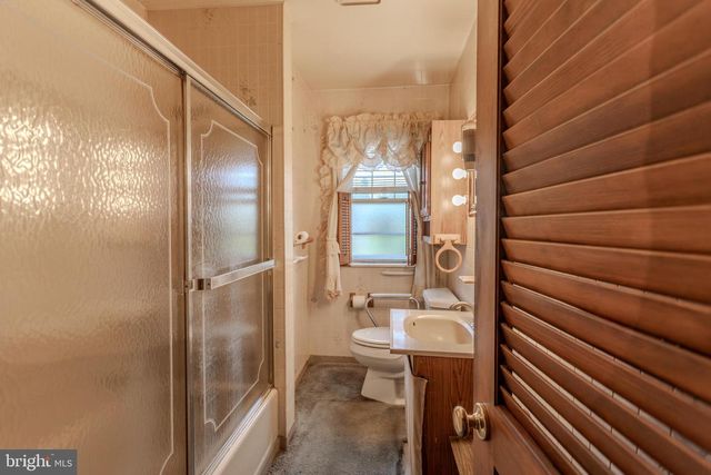 106 BERLIN RD, New Oxford, PA 17350