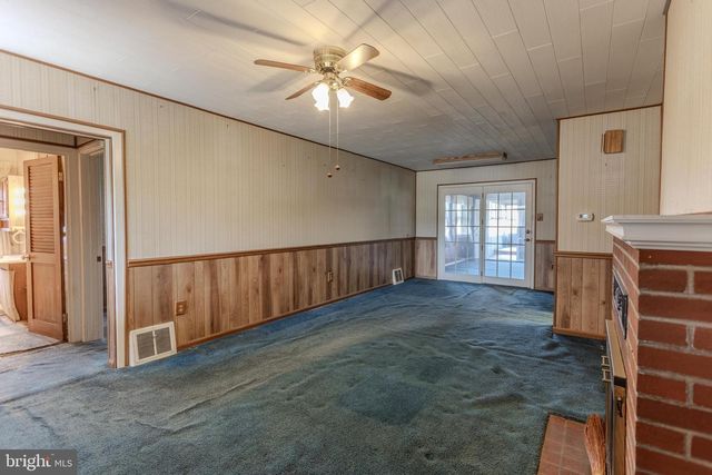 106 BERLIN RD, New Oxford, PA 17350