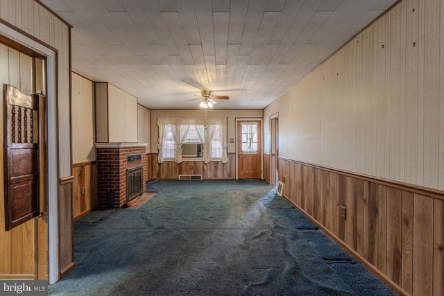 106 BERLIN RD, New Oxford, PA 17350