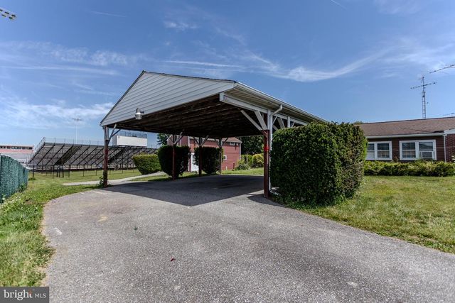 106 BERLIN RD, New Oxford, PA 17350