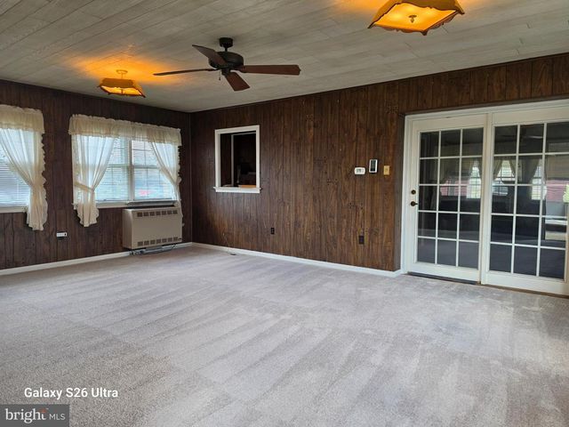 106 BERLIN RD, New Oxford, PA 17350