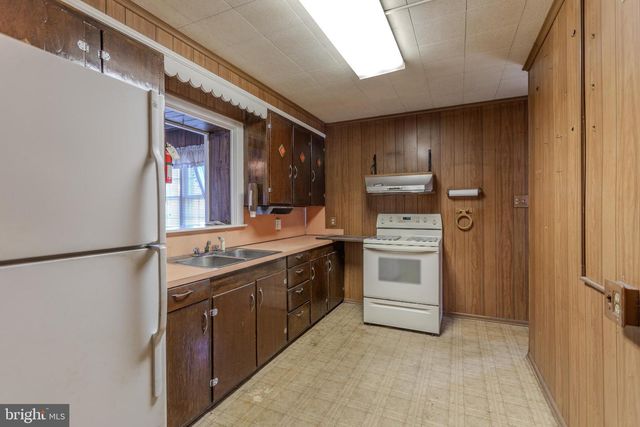 106 BERLIN RD, New Oxford, PA 17350