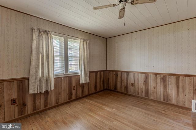 106 BERLIN RD, New Oxford, PA 17350