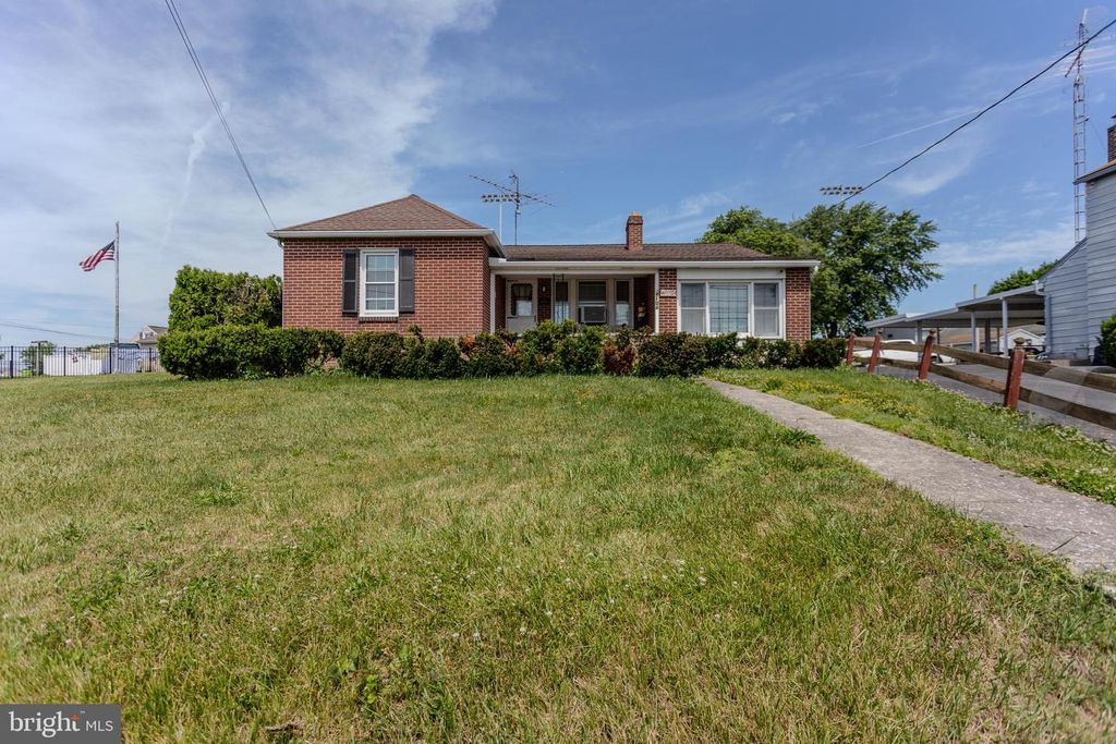 106 BERLIN RD, New Oxford, PA 17350