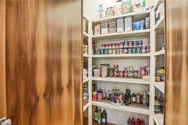 16211 Overbrook Lane, Stilwell, KS 66085