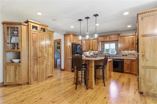 16211 Overbrook Lane, Stilwell, KS 66085