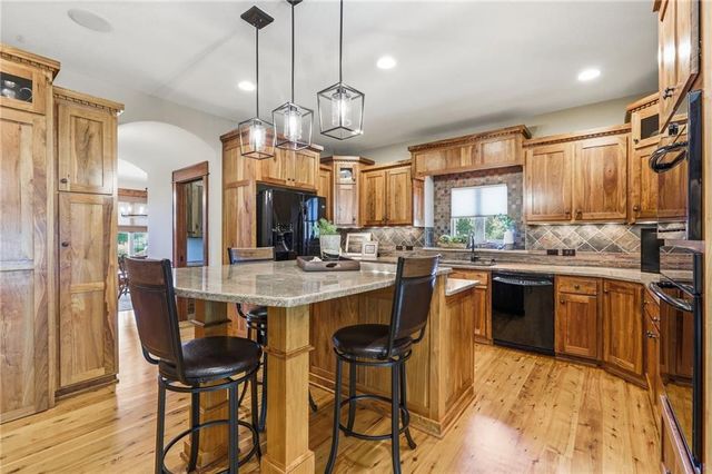 16211 Overbrook Lane, Stilwell, KS 66085